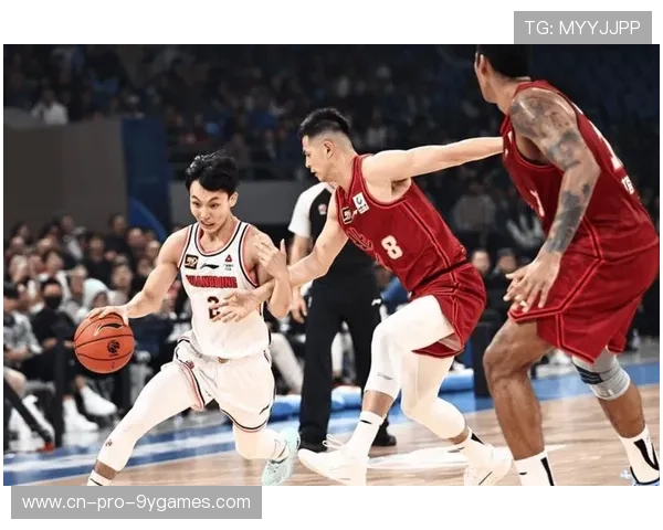 CBA广东队教练被外媒关注，战术硬核成标签